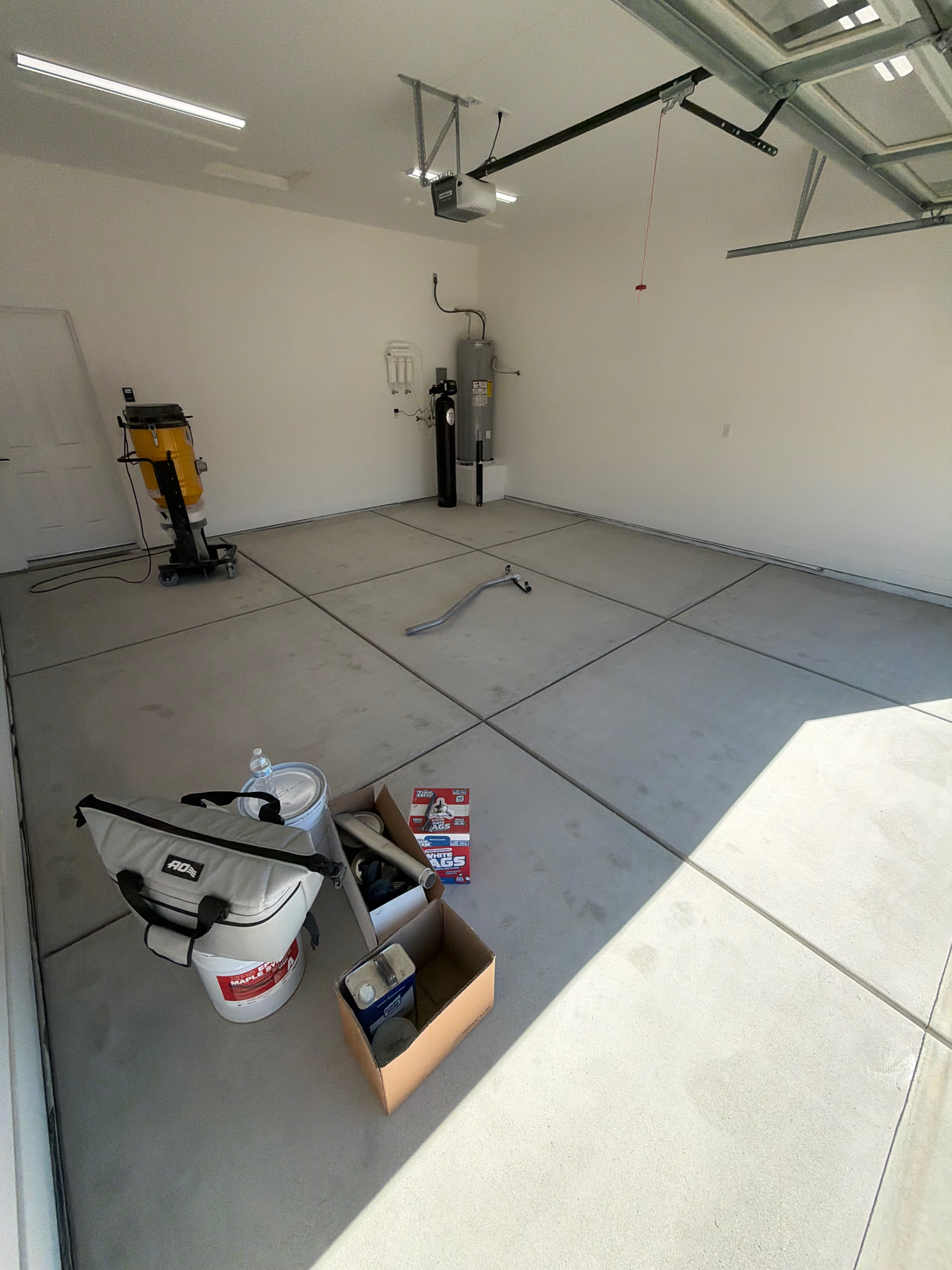 Desert Garage Flake before — plain or damaged concrete